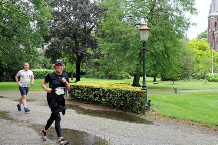 De natte omstandigheden konden de deelnemers niet deren.