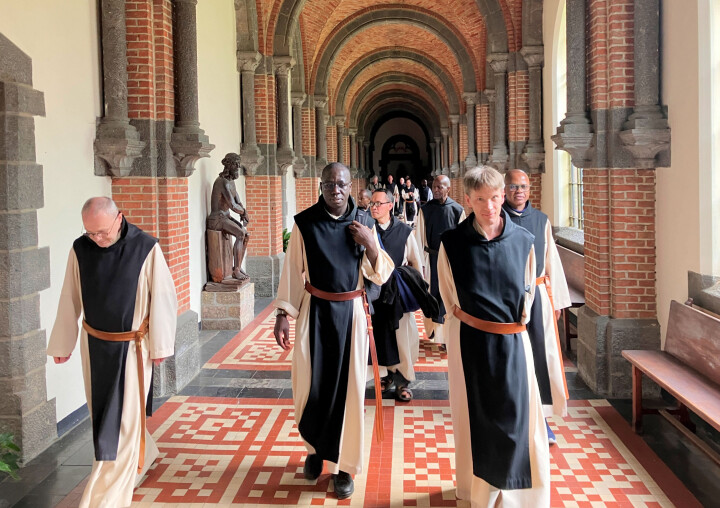 Op weg naar de Vespers (ons avondgebed) in Abdij Keizersberg.